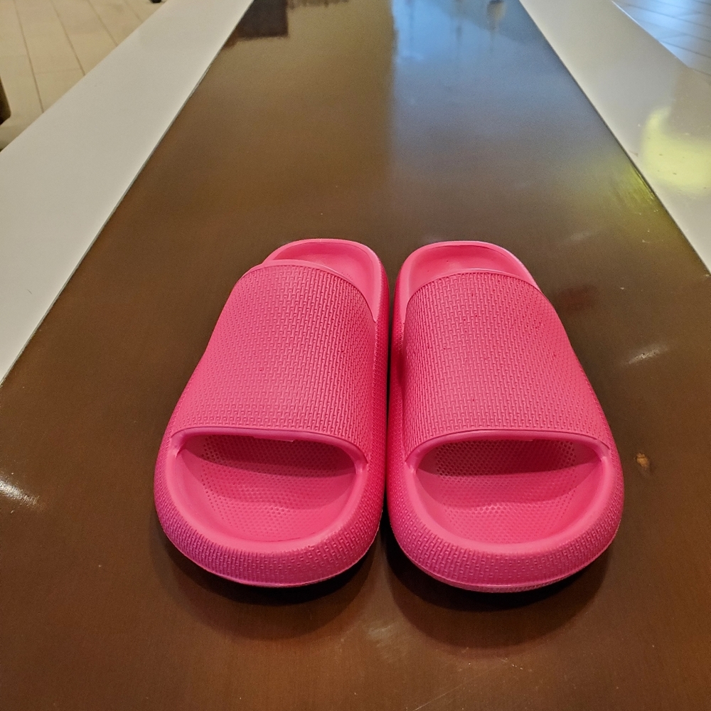 NWOT-Fun Pink Slides!!💓🌷💓 - Picture 2 of 9